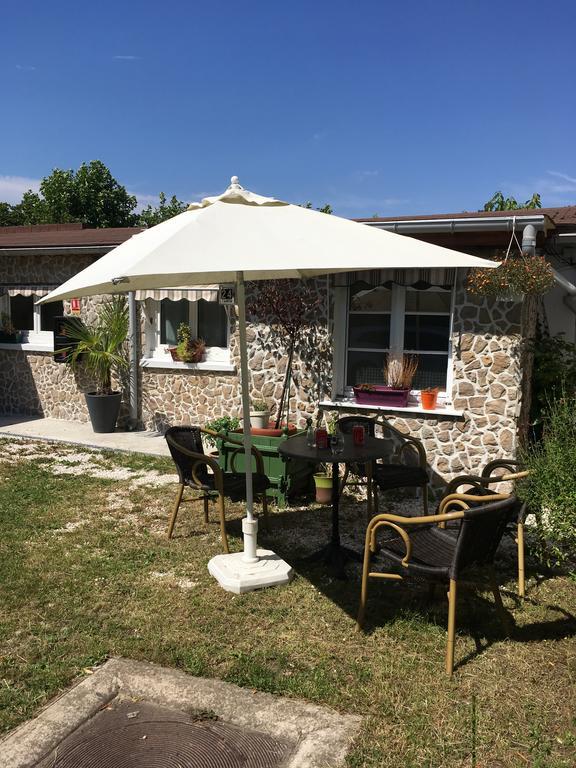 Aerotel Versailles Saint Cyr - L'Etape Du Silence Exterior photo